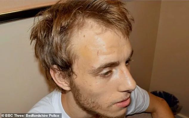 足球教练遭虐待,23岁足球教练被家暴