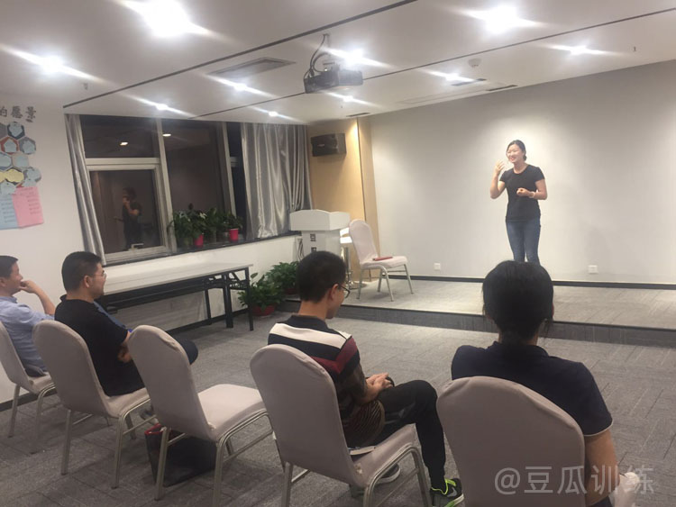 开会说话紧张恐惧怎么克服,一上台就紧张说话颤抖怎么克服