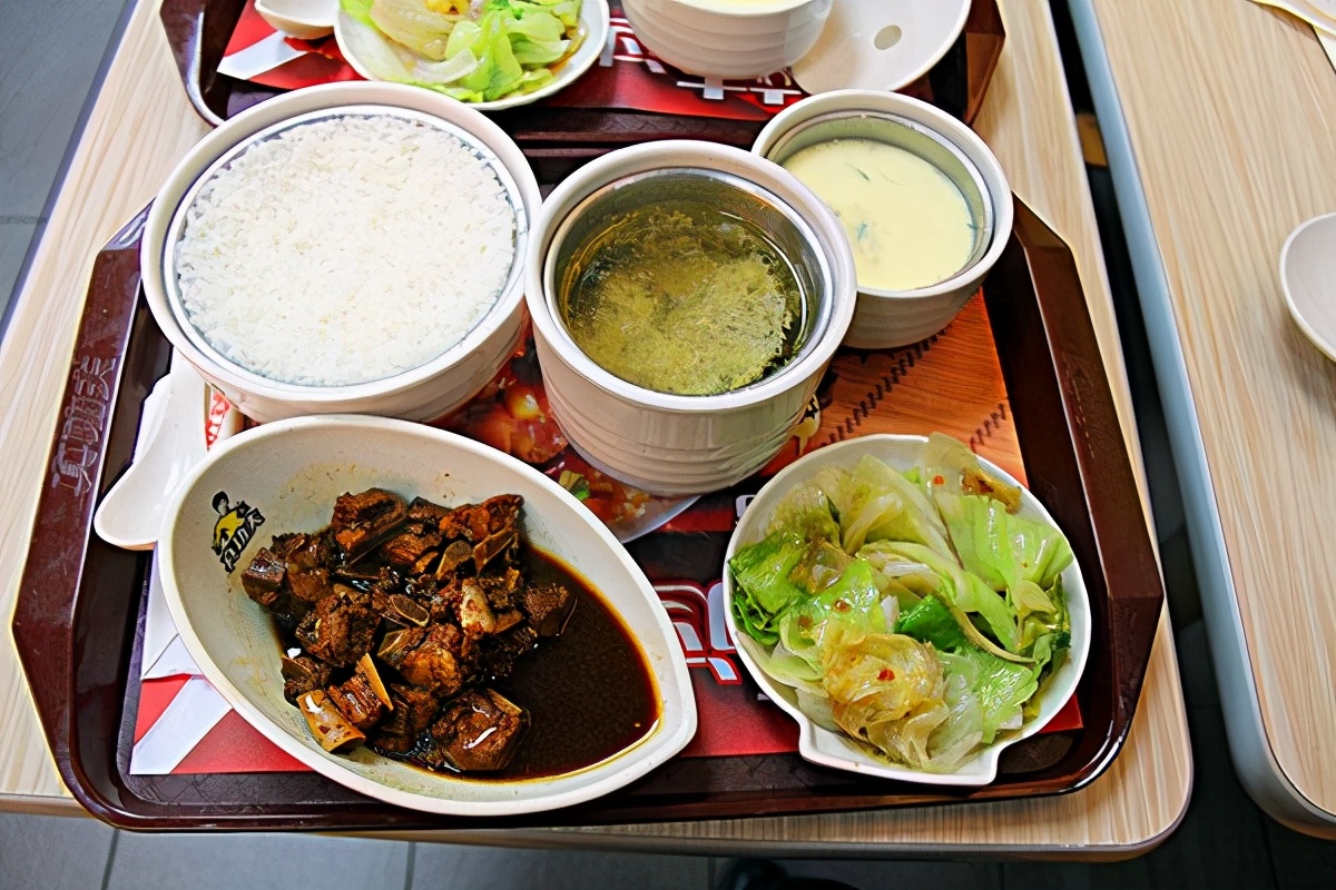 广东最受欢迎的快餐是怎么样的,为什么广东快餐那么少分量