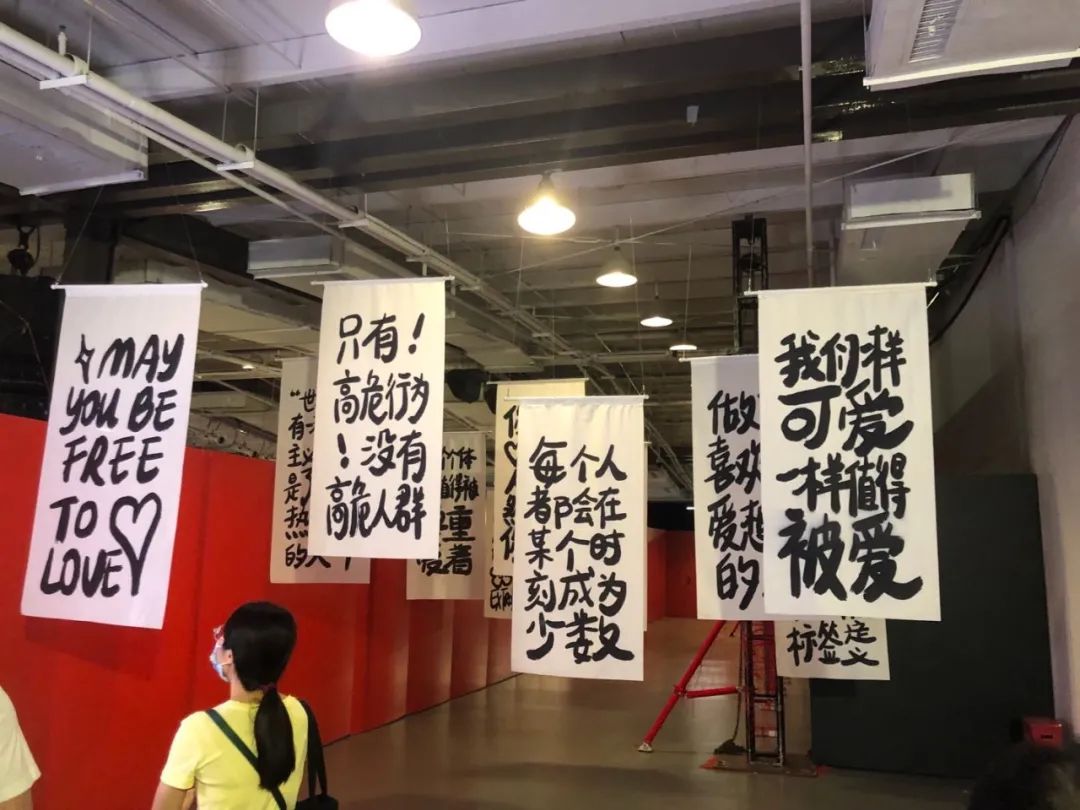 在家看*片A**被老妈撞见,她反手就带我去了个“18禁”场所