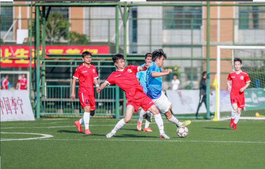 16支球队捉对激烈比拼，长江杯职工足球赛八强产生