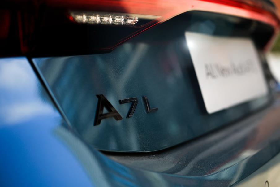 3.0v6全时四驱空气悬挂车型,全系空气悬架6种排量轿跑