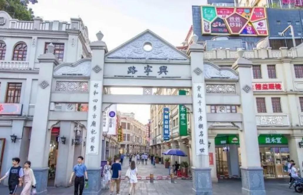 因为一条街爱上一座城,因为一条路爱上一座城市