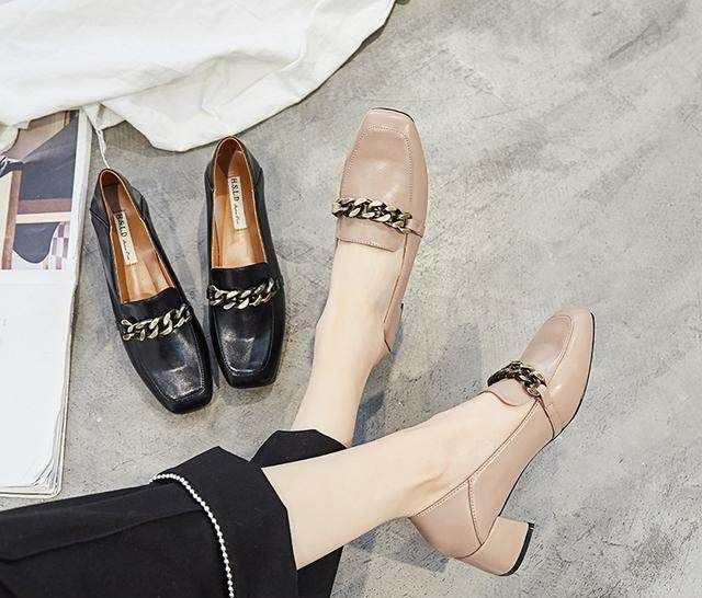 现在流行穿小白鞋吗,奶奶鞋怎么穿好看又耐穿