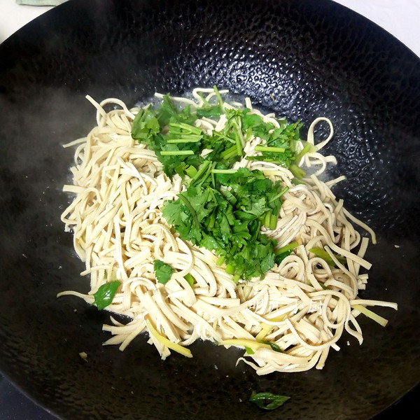 30几岁头发白了可以吃叶酸吗,头发白吃正常人的叶酸管用吗