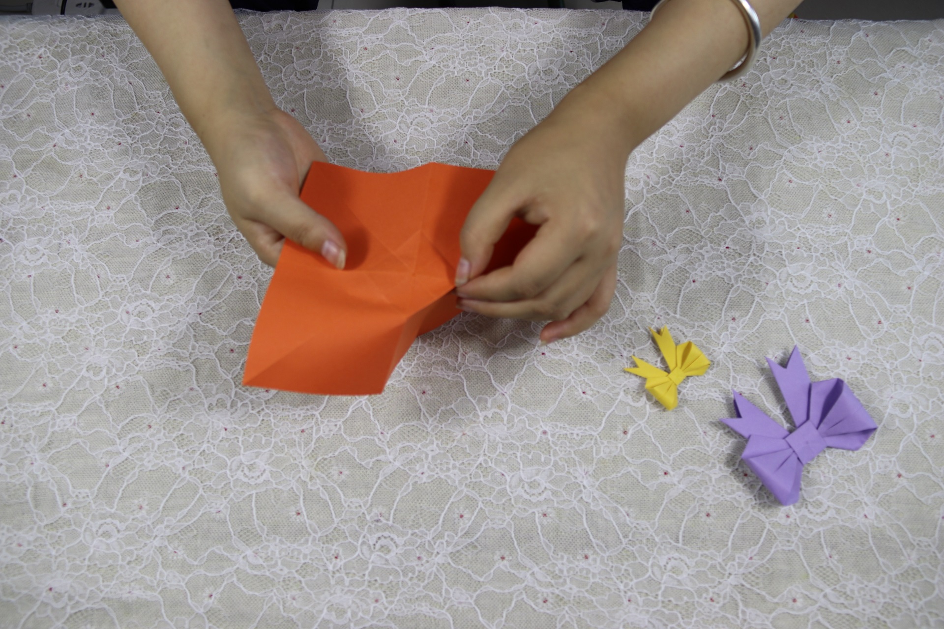 蝴蝶结的折法又小又好看不用剪刀,蝴蝶结折法简单不用剪刀