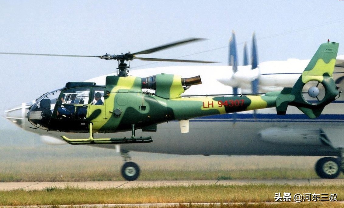 陆航小羚羊直升机,驾驶大国重器的陆航女飞行员是谁