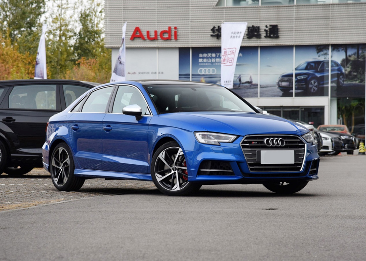 奥迪a3时尚运动版跑高速,很动感的奥迪a3高清素材