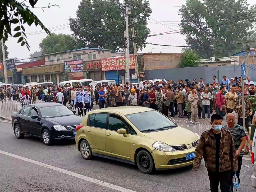 路边占道趴活揽工后被抓获,占道劳务市场