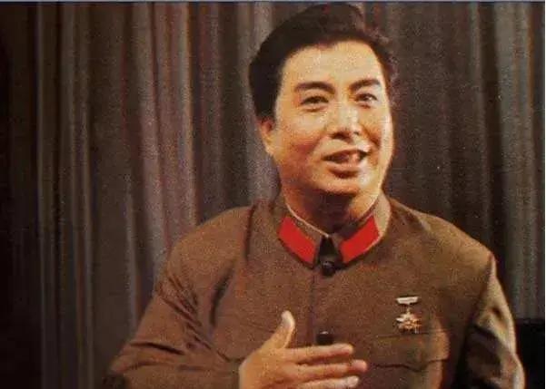 1990年，“歌王”李双江娶小27岁娇妻，没有想到23后竟被儿子坑惨