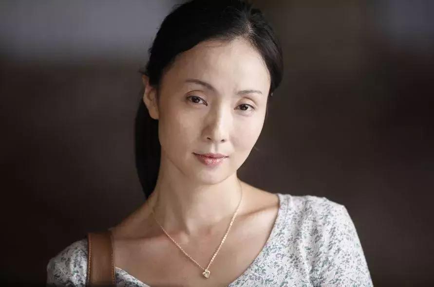 脸变大会显得眼睛小吗,年龄越大脸越小而且越好看