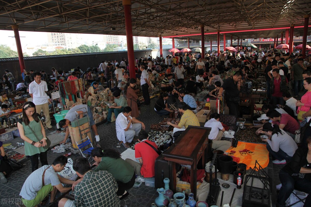 那年那月逛潘家园旧货市场,疯狂买老相机和摄影书刊