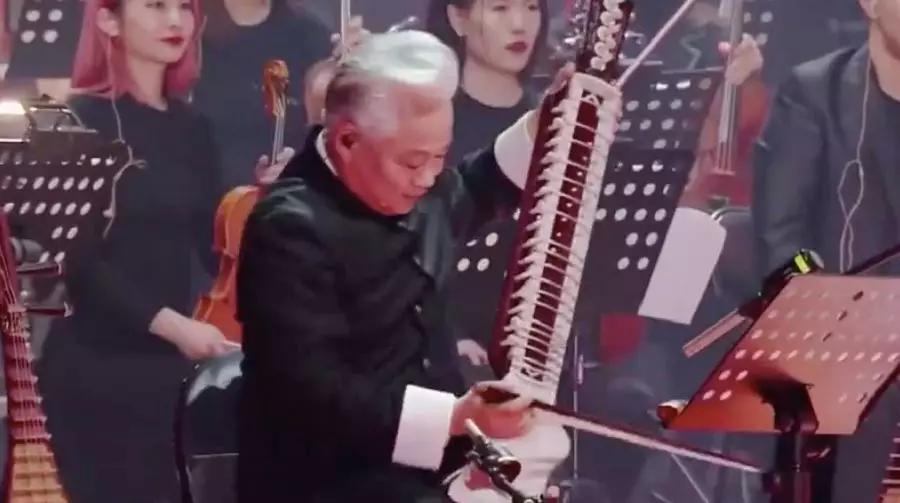 方锦龙演奏十种乐器国乐大典,国乐大师方锦龙弹奏各国的乐器