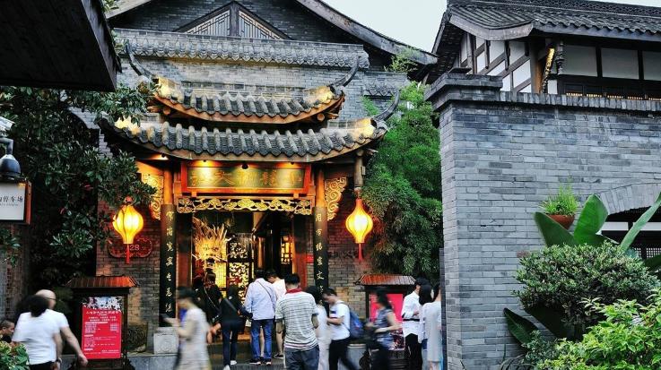 成都302年的宽窄巷:不收门票却被指到处坑人,如今怎样了?
