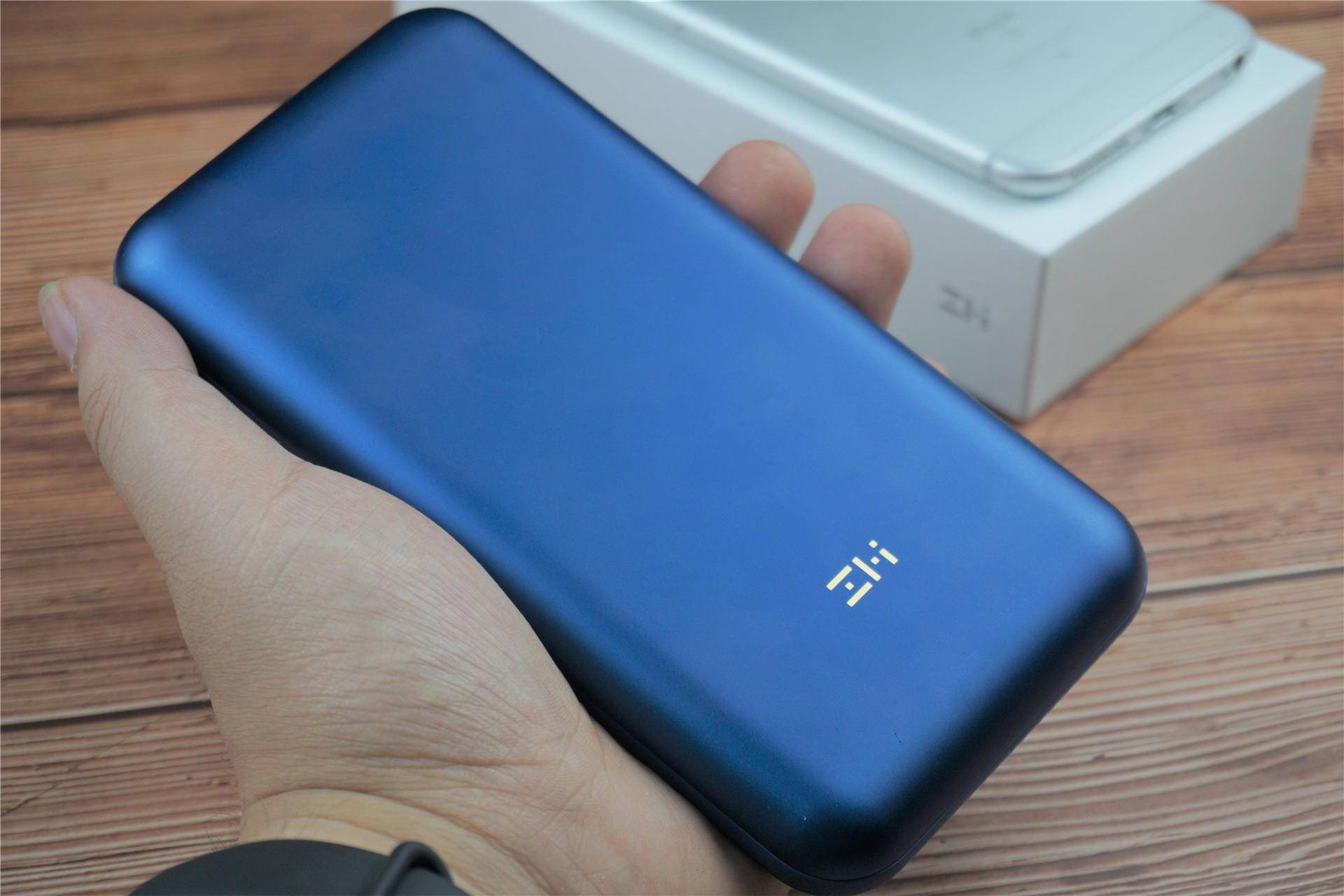 10w毫安充电宝推荐评测性价比高,zmi充电宝10号pro