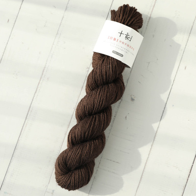 鱼骨针菱形毛衣图案,蓝色毛衣有花边的