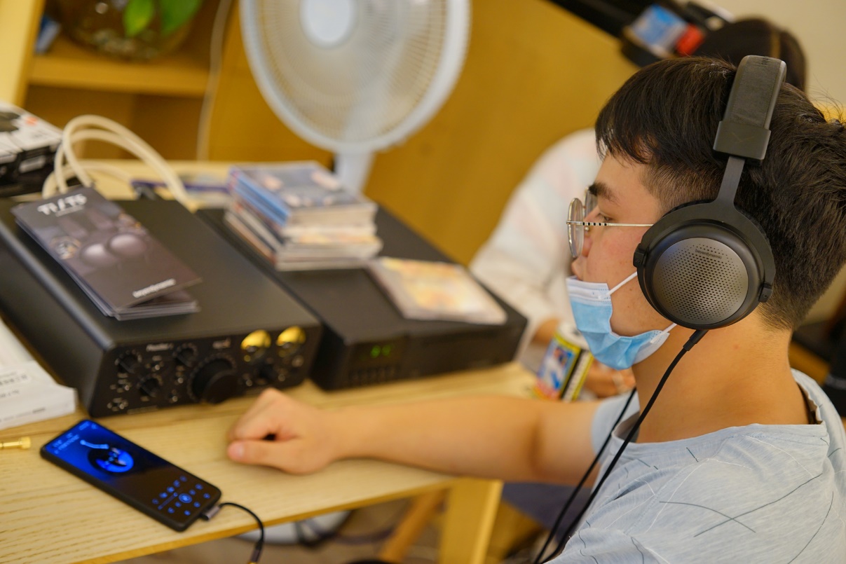 iqooz5和小米10s哪个音质好,小米10至尊纪念版对比iqoo8