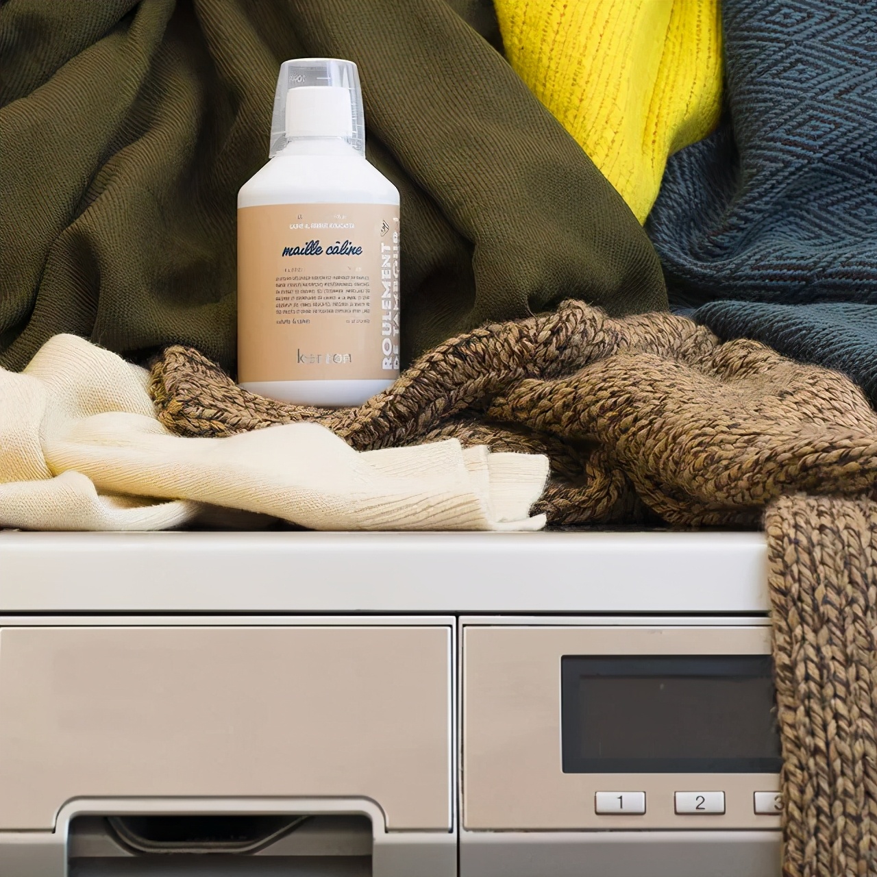 夏日的浪漫洗衣液香味持久留香,真丝护色洗衣液桑蚕丝专用