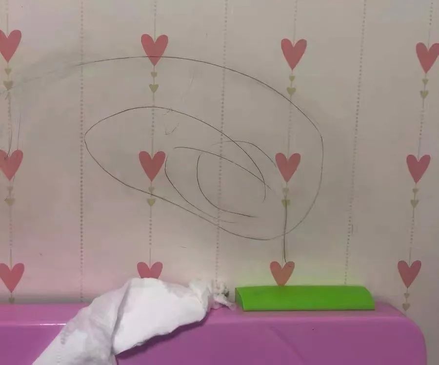 白墙的灰印迹怎么去除,白墙有泥渍怎么去除