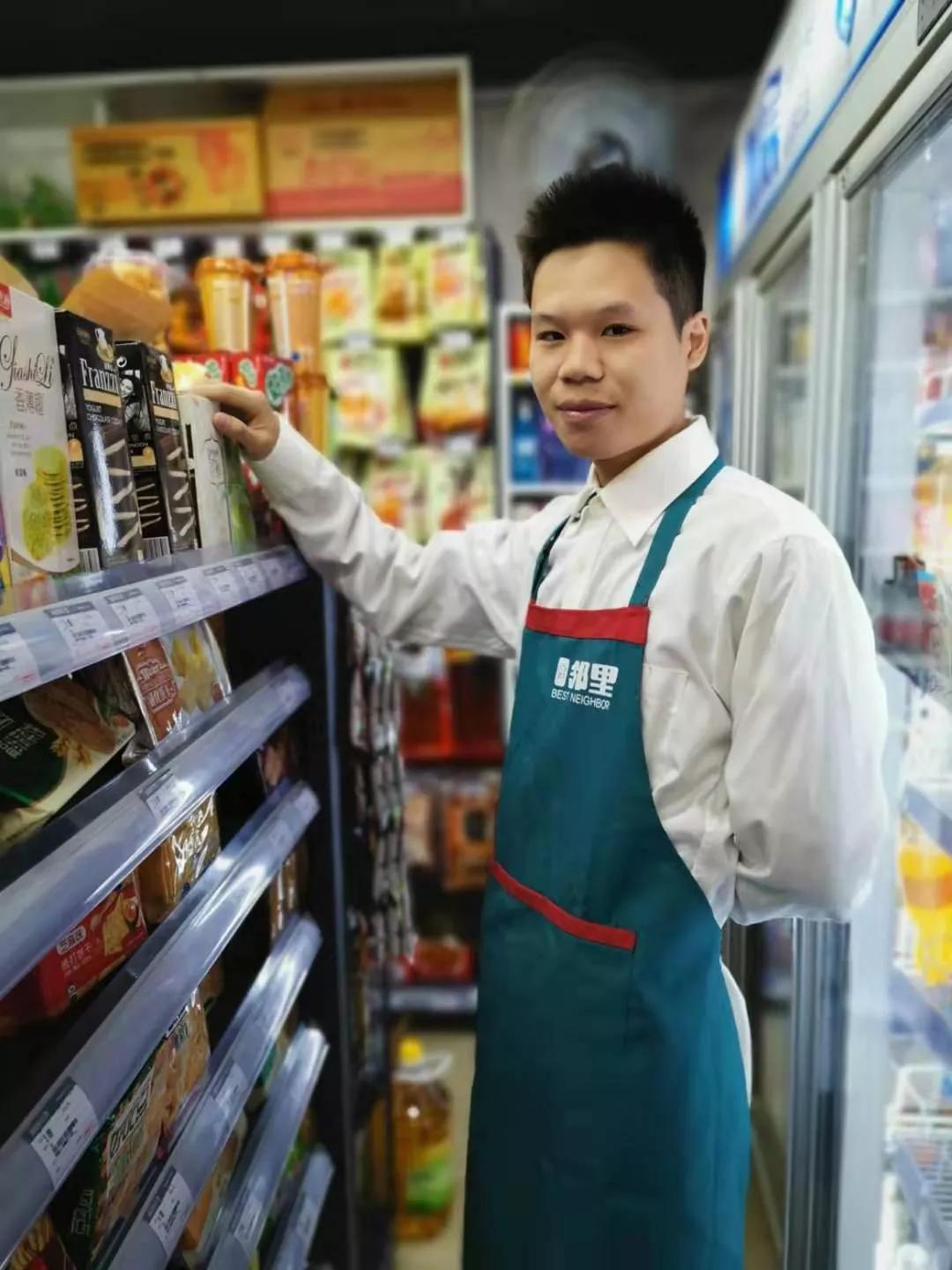 95后小店创业历程,10平米小店如何干爆生意