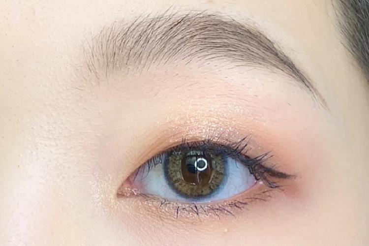 内双眼皮怎么刷睫毛膏才不会晕染,内双肿眼泡睫毛短适合的睫毛膏