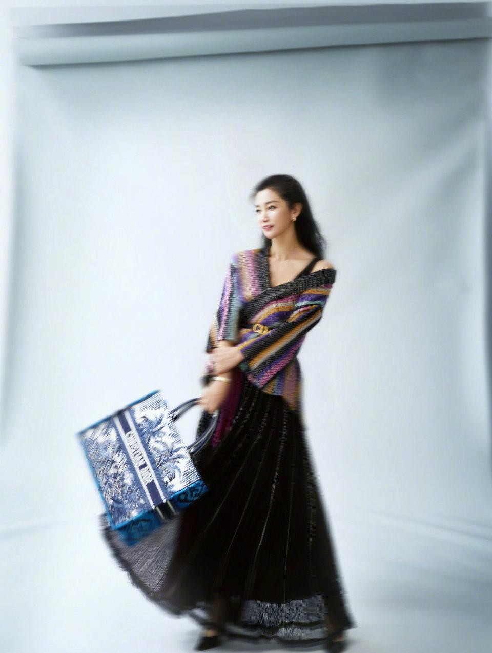 李冰冰粉色针织长裙,李冰冰惊艳穿裙