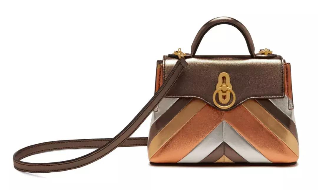 买包都是女人难逃的“宿命”