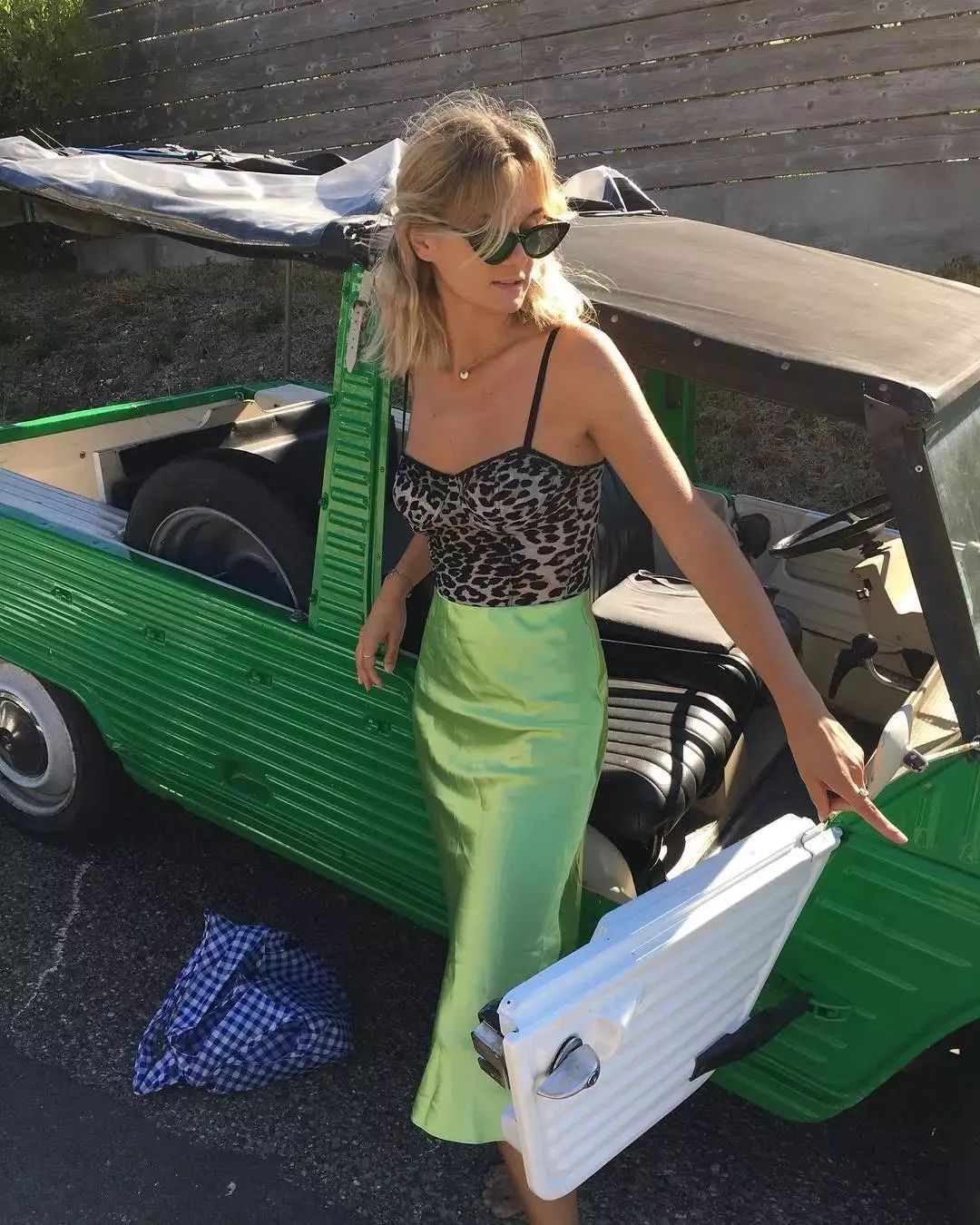 泫雅牛油果绿两件套,泫雅牛油果绿穿搭