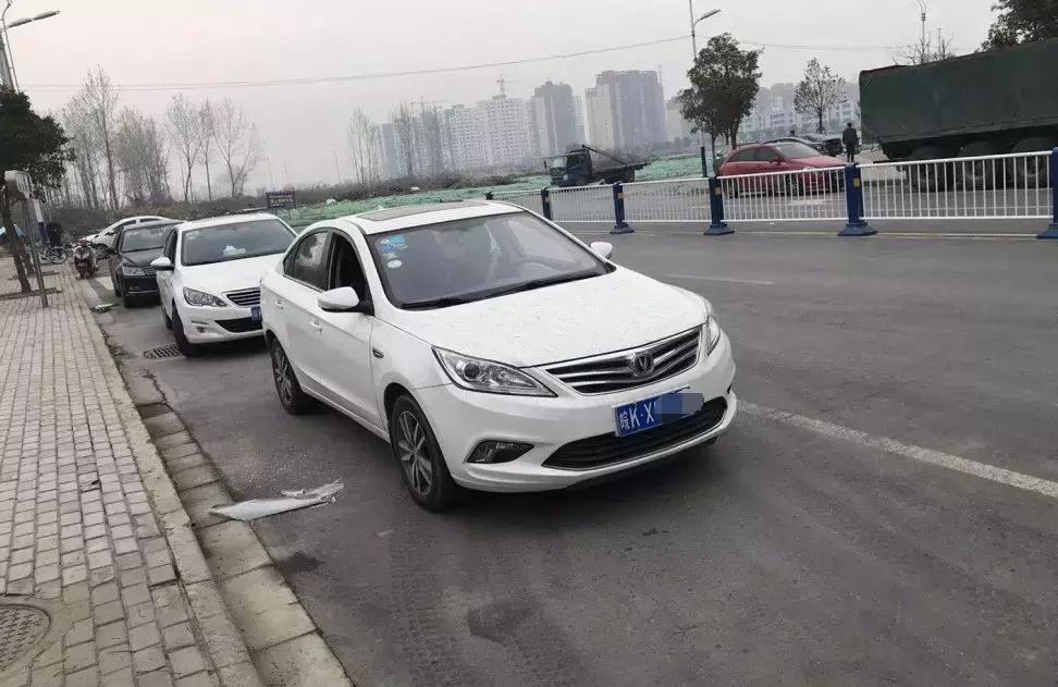 阜阳城南车辆被砸,阜阳高速时代华府车祸