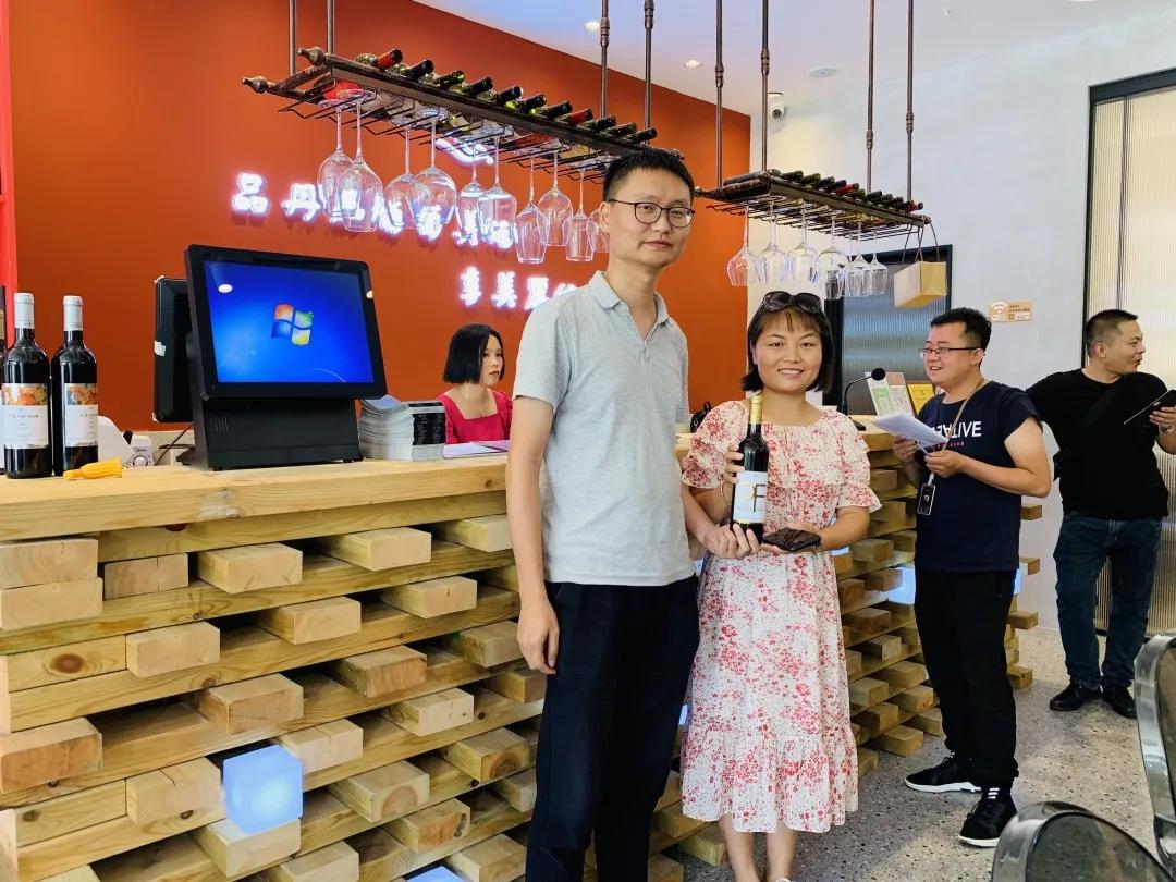 渭南丹凤葡萄酒厂新闻报道,西安客户来考察