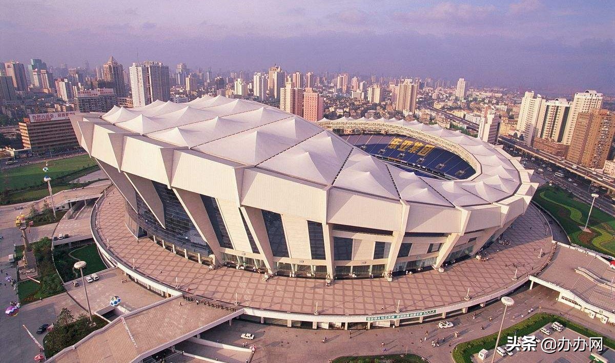 繁华都市与历史风烟并存坐着985路公交兜写字楼