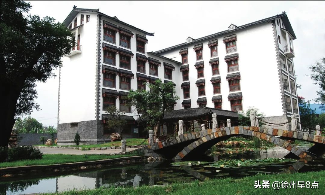 喷饭！观音有莲哪吒有家了，恒大足球场被戏称亿建莲！