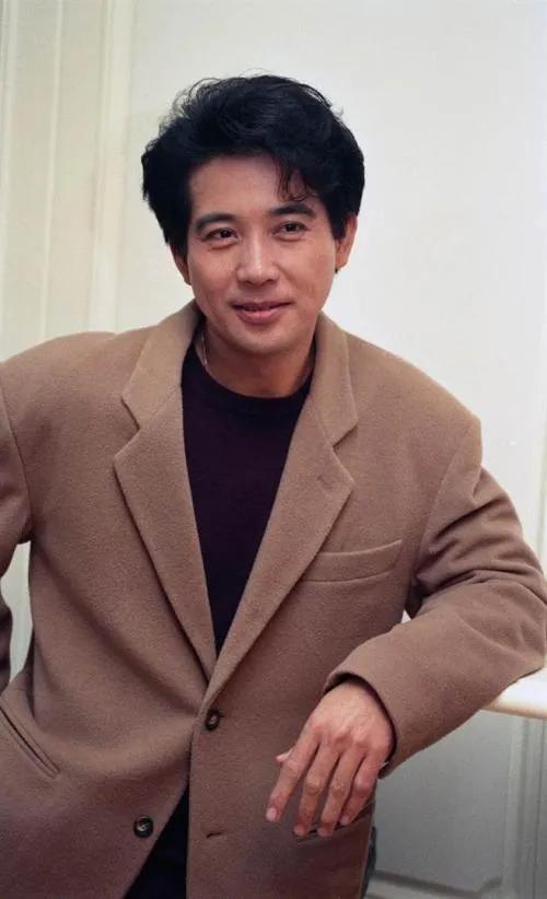 一代侠女插足秦汉婚姻，嫁豪门却独守空房，继女还深陷“*照门艳**”