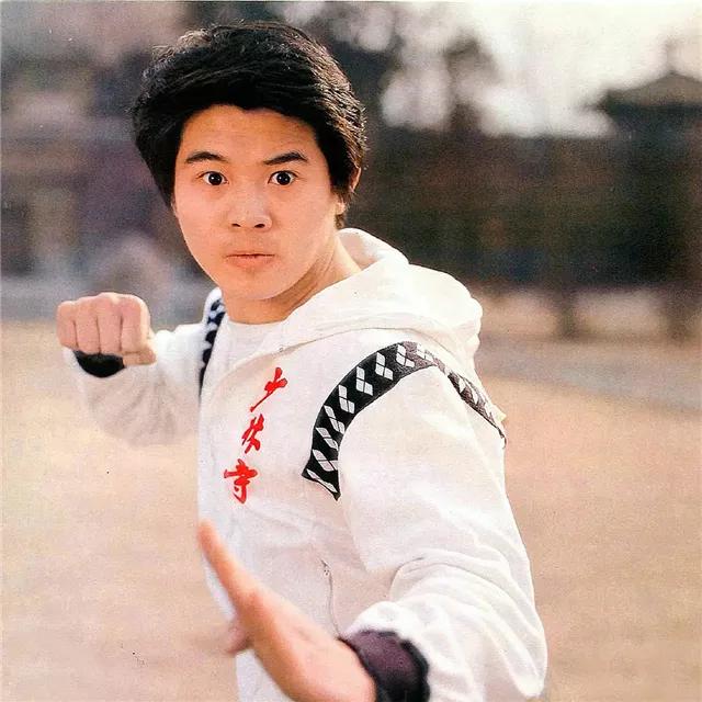 少林寺李连杰30年前照片,李连杰少林寺哪一年拍摄