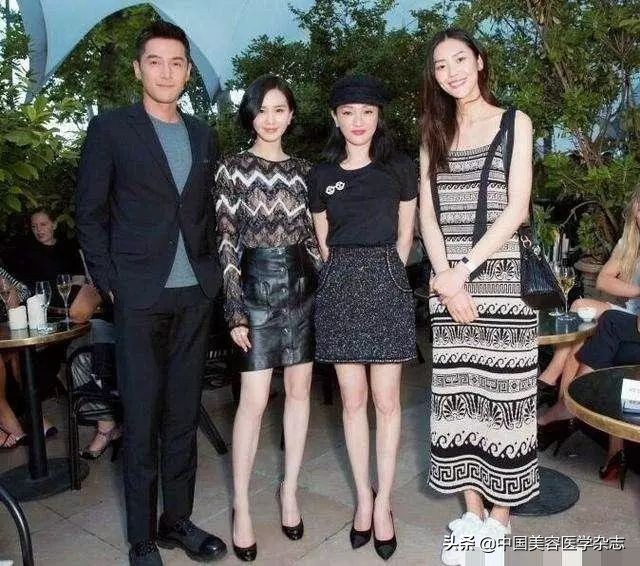 平胸女孩高级感,平胸女生好高级感