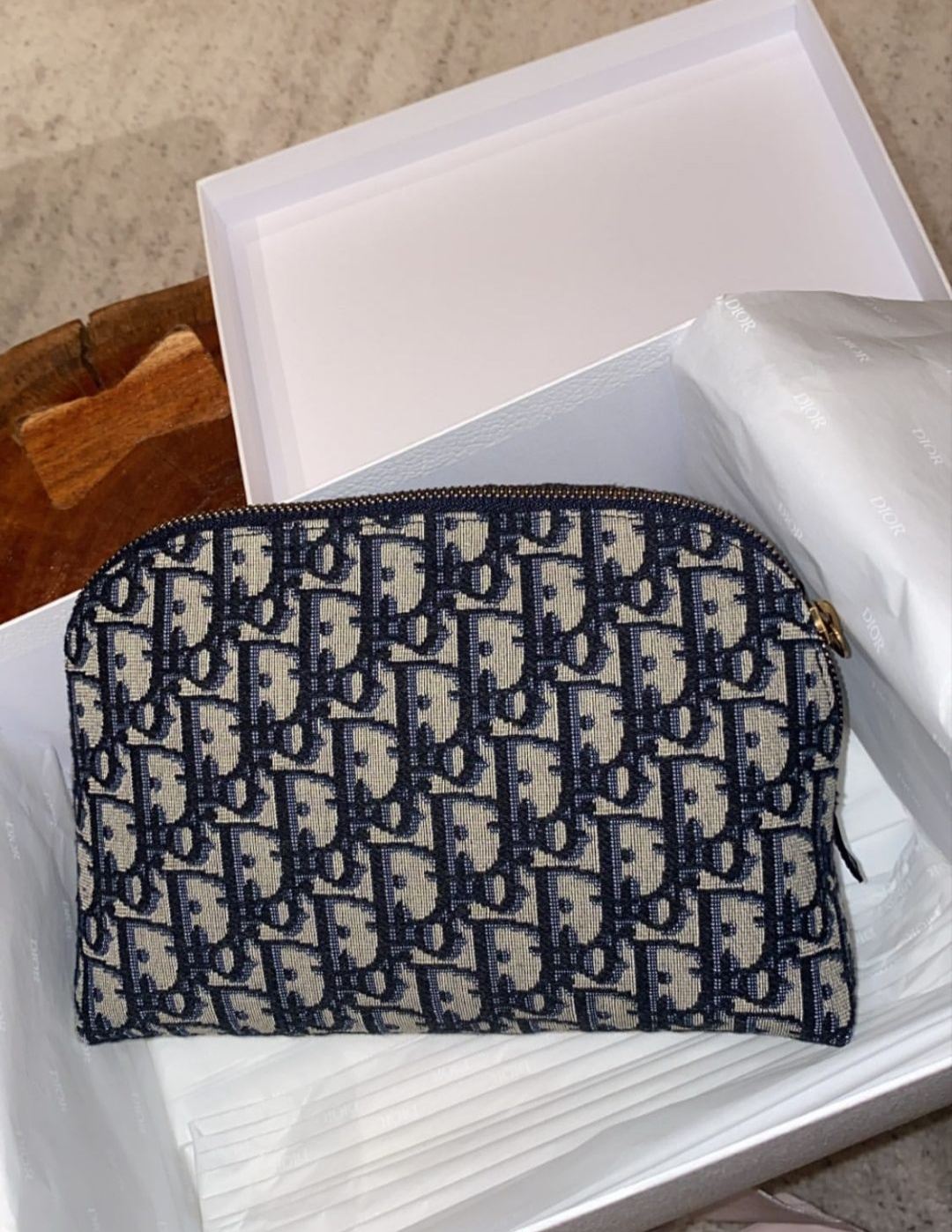 卡戴珊送妈妈生日礼物,卡戴珊送给瓦妮莎礼物