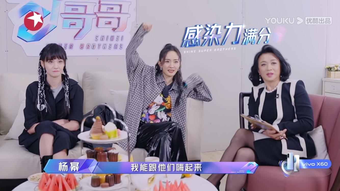 无颜、哑嗓、广场舞水平的搞笑担当烧老师凭啥得“小考”第一？