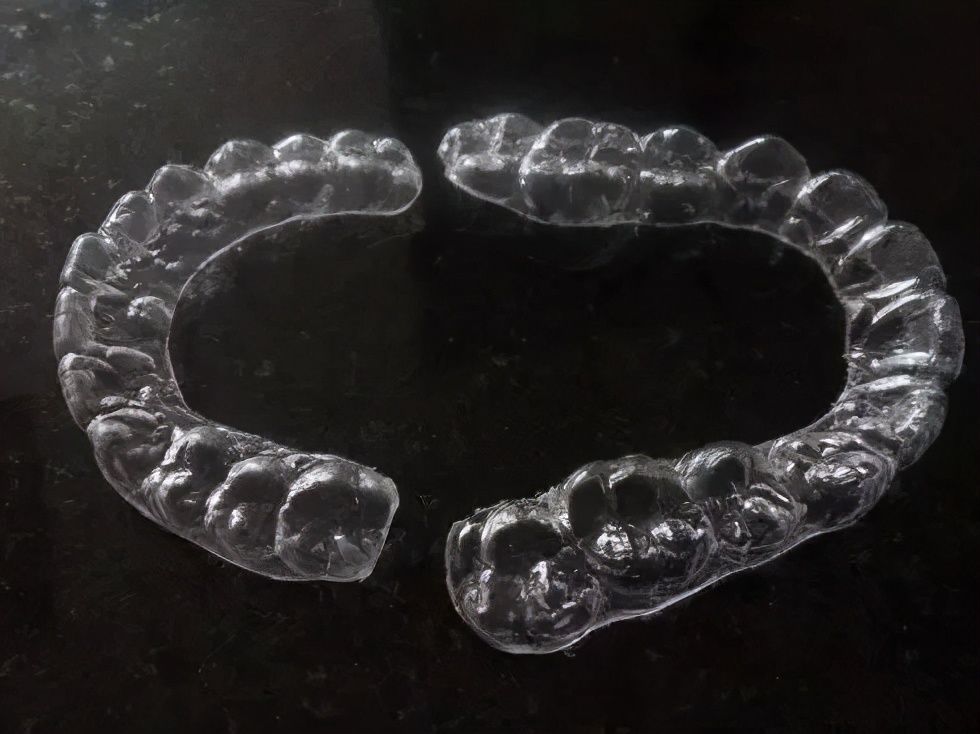 透明牙套保持器跟哈雷牙套保持器,摘掉牙套后一定要戴保持器吗