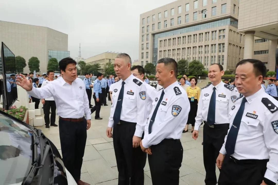 广西警保发扬“三牛”精神，开好局谋新篇，奋力犇向新时代！