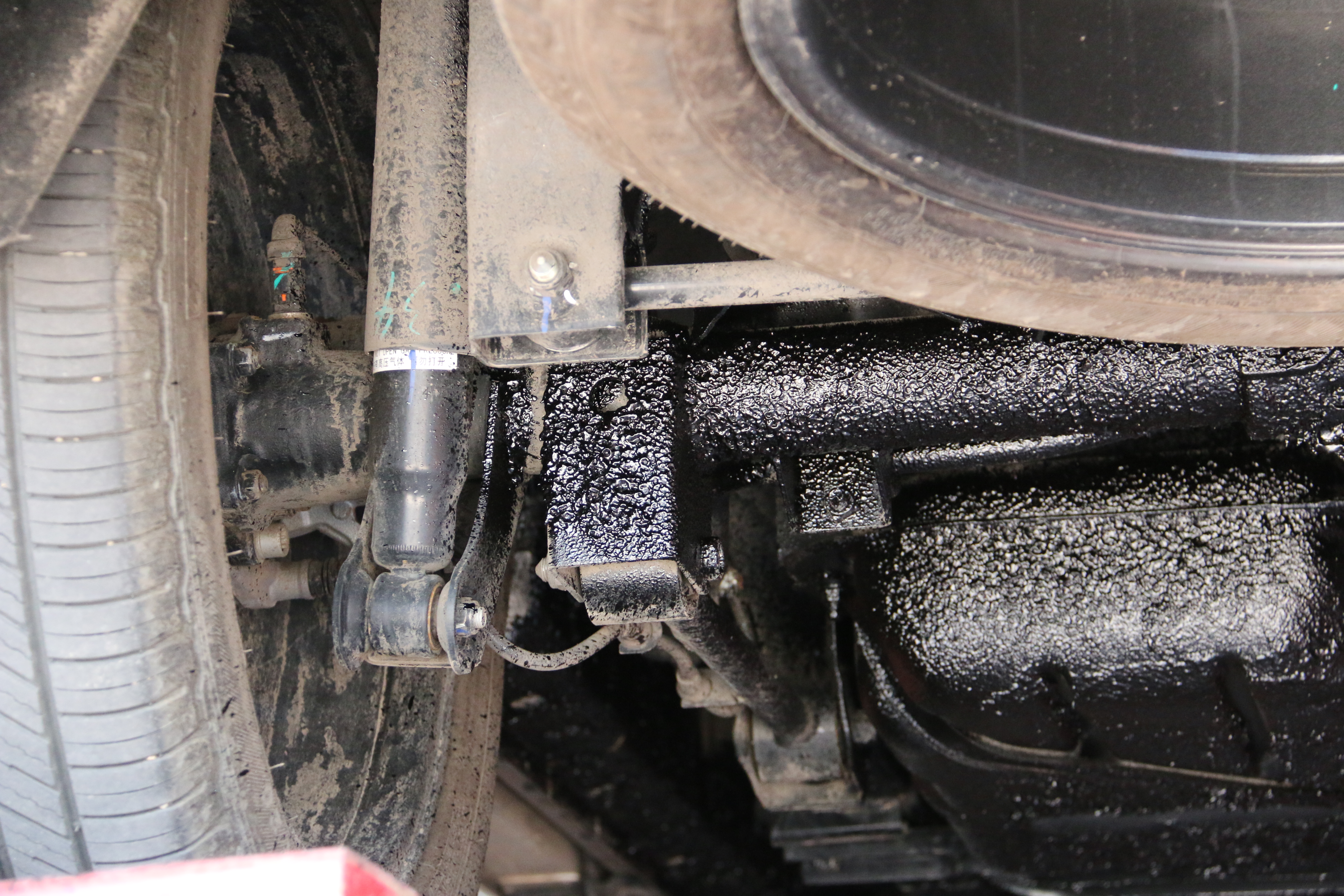 汽车有必要做底盘装甲吗,车子一般要做底盘装甲有什么好处