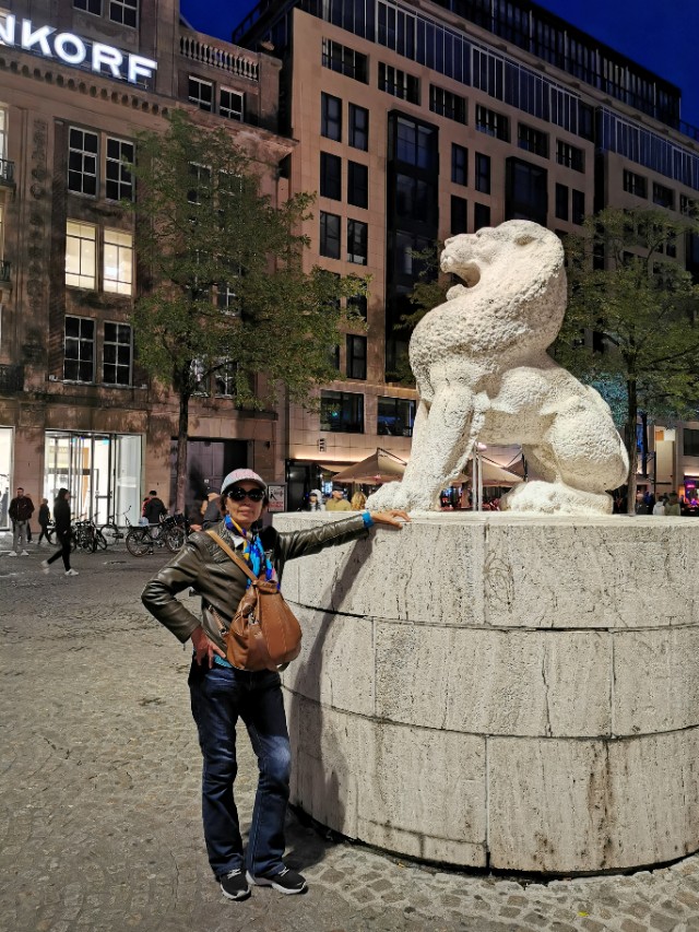 *麻大**味浓的街道，蜂拥的游客—欧洲之旅（五）