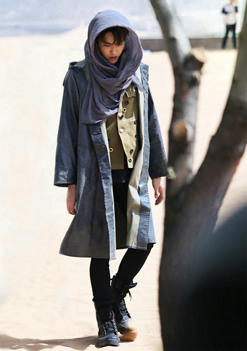 岳云鹏易烊千玺视频,王俊凯易烊千玺雨衣