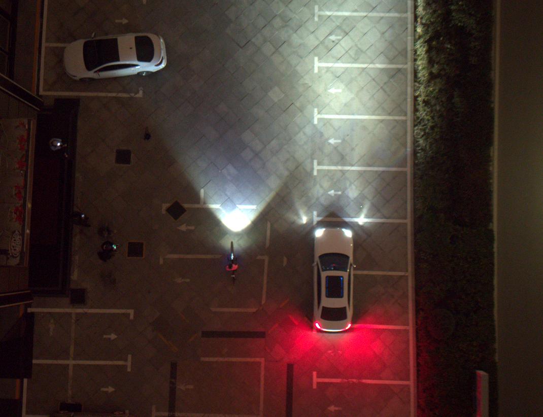 强光直射手电筒,强光手电筒远射超亮60个小时以上