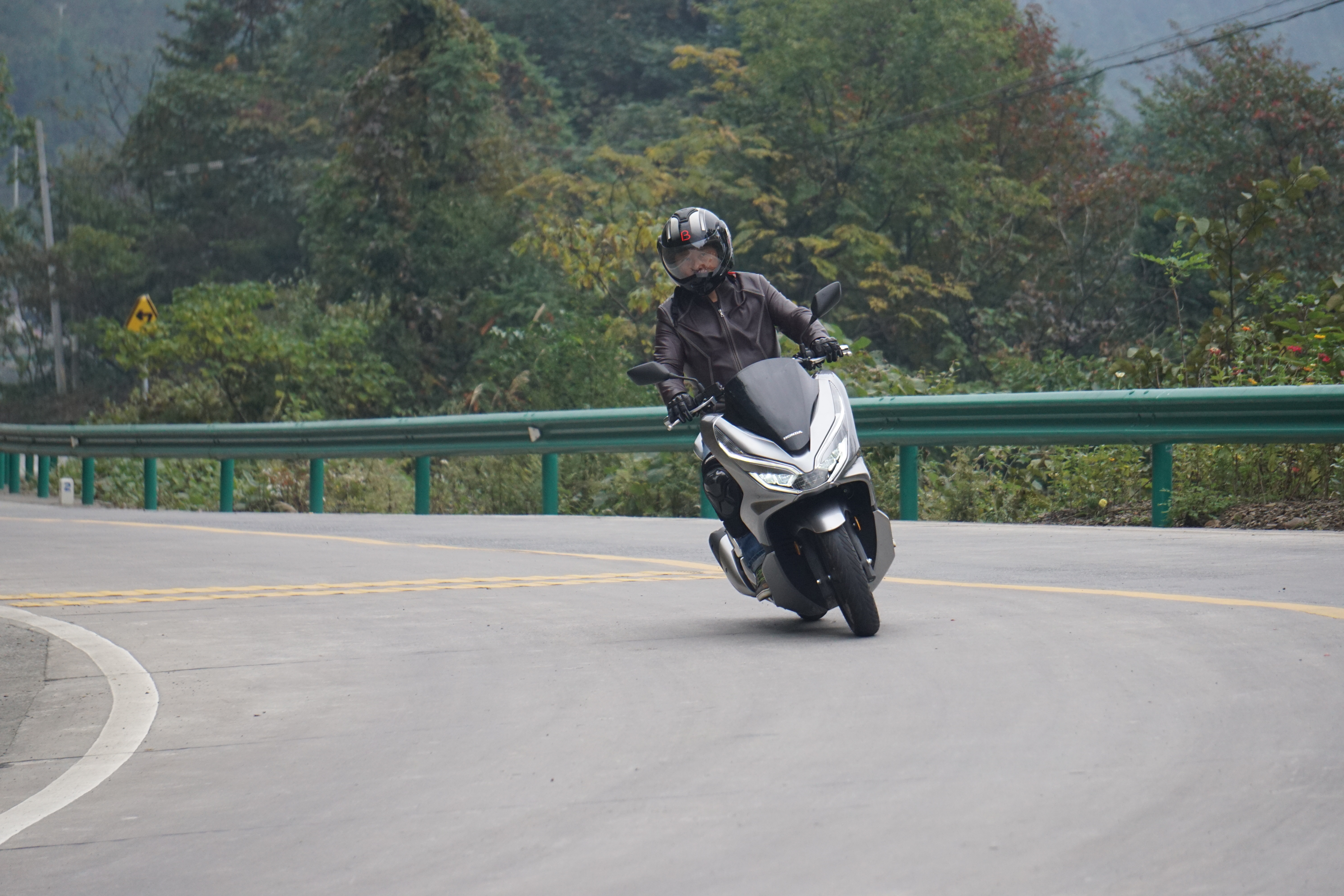 荆州古城游记视频,五羊本田pcx150国产的好不好