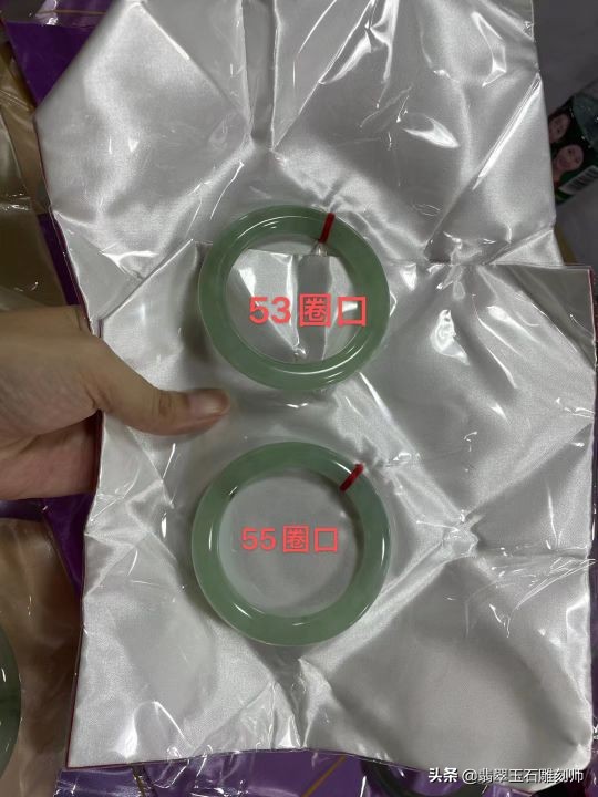 大学生暑假打工赚了6800,给母亲买礼物却被无良主播骗去买假玉