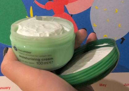 好用的面霜推荐性价比高的女士,贫民窟女孩面霜学生