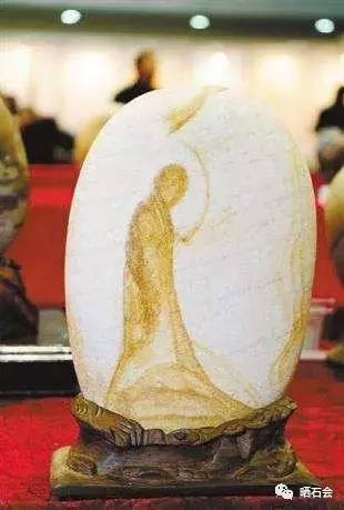 这些奇奇怪怪的奇石让人不忍直视,奇石每一件都是绝无仅有