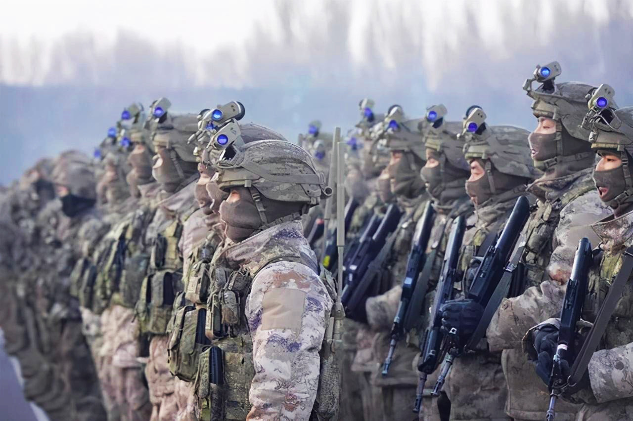 民兵换装21式迷彩和现役的一样吗,解放军新迷彩作战服图片