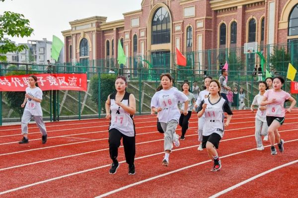 运动会圆满结束运动不止步,运动会闭幕但人生不落幕