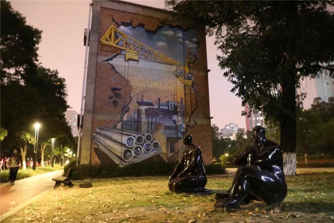 “当当......”快上车，成都的夜生活开始了